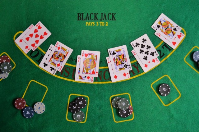 Luật chơi Blackjack đơn giản, dễ hiểu